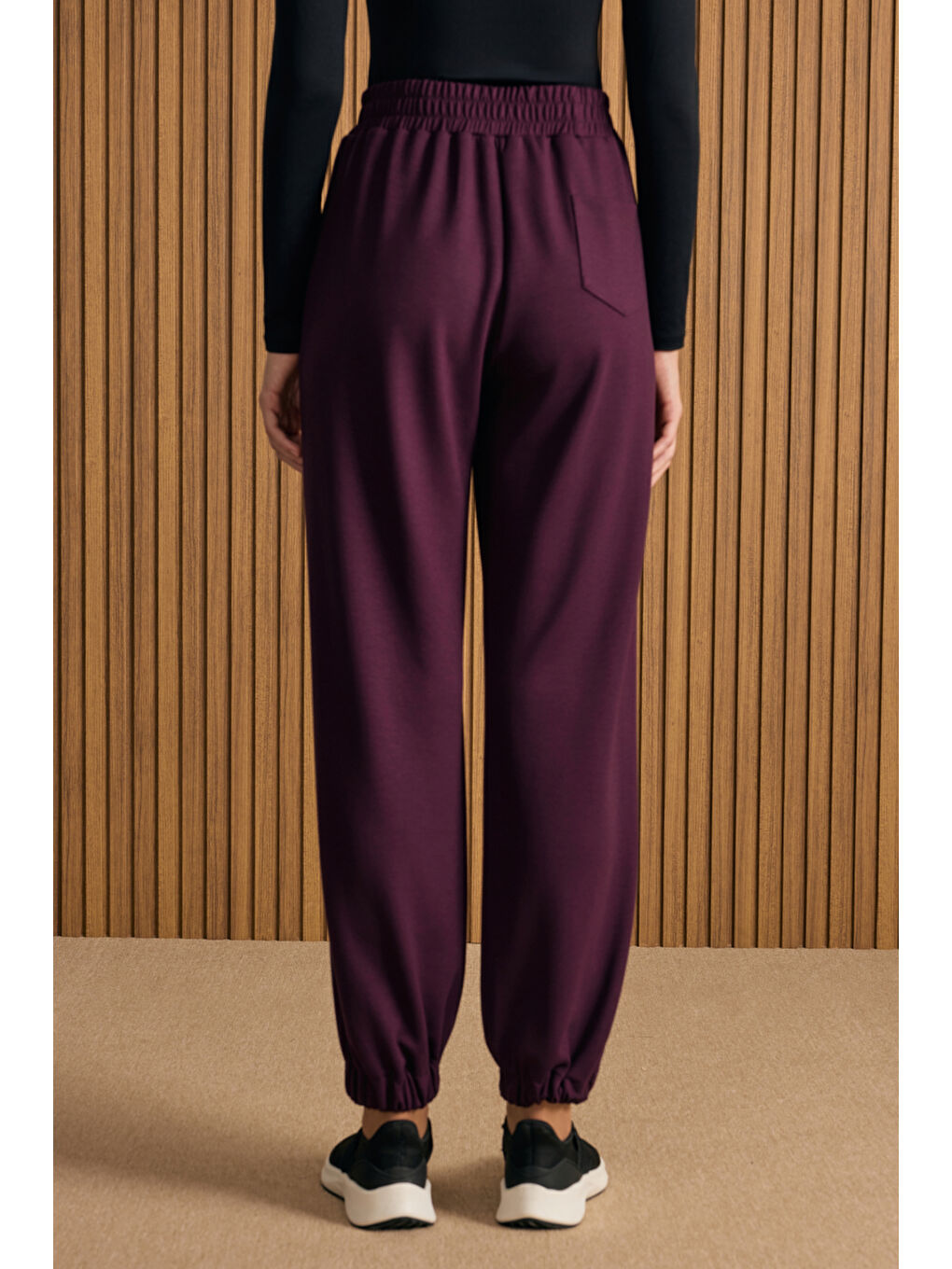 Bordo Beli ve Paçası Lastikli Viscon Örme Pantolon-4