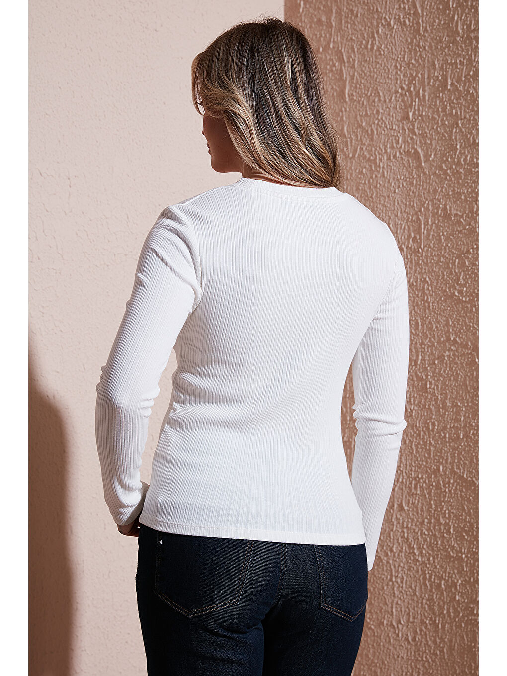 Ekru Regular Fit Bisiklet Yaka Düğme Detaylı Bluz 25K0252K1-4