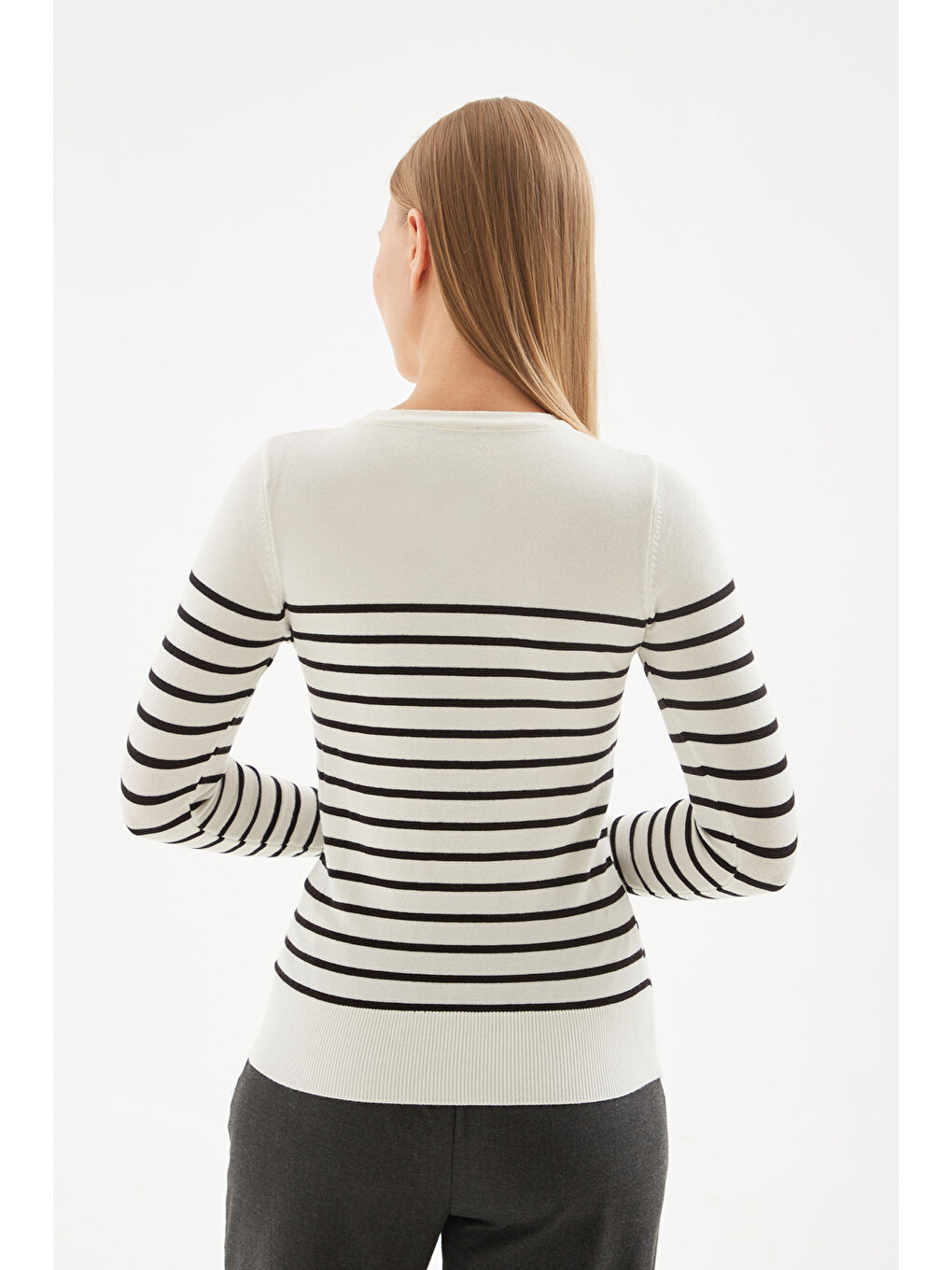 Ekru Regular Fit Bisiklet Yaka Düğme Detaylı Kazak 25K0023K1-5