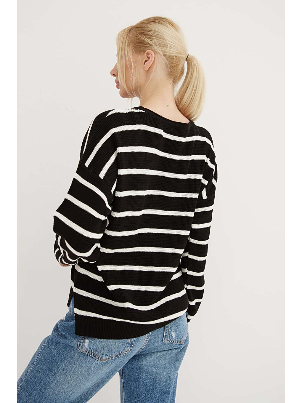 Siyah Regular Fit Bisiklet Yaka Kazak 25K0477K1-4