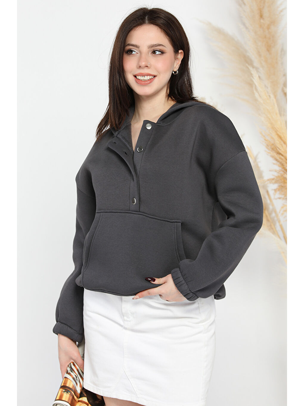 Gri Kadın Şardonlu Kanguru Cepli Düğme Detaylı Sweatshirt