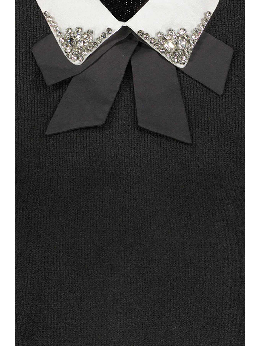 Siyah Regular Fit Kurdeleli Gömlek Yaka Detaylı Kazak 25K0222K1-4