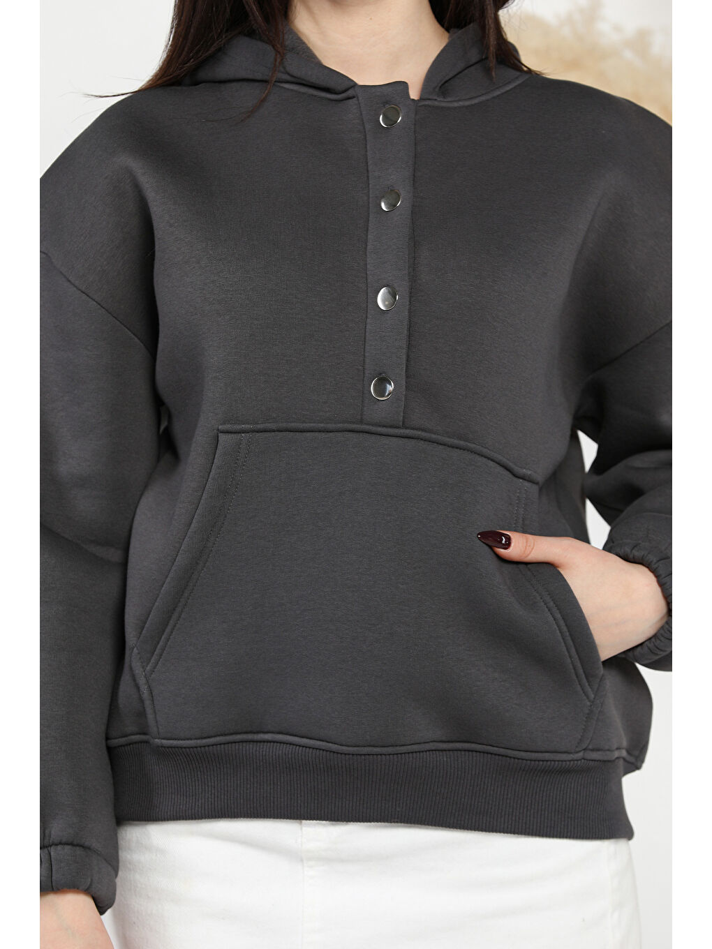 Gri Kadın Şardonlu Kanguru Cepli Düğme Detaylı Sweatshirt-3