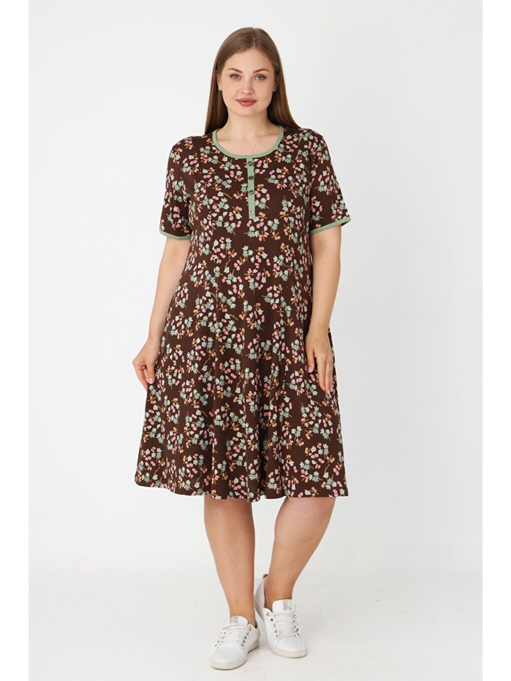 Kadın Büyük Beden Kahverengi Pamuklu Biyeli Düğmeli Cepli Kısa Kollu Elbise-1