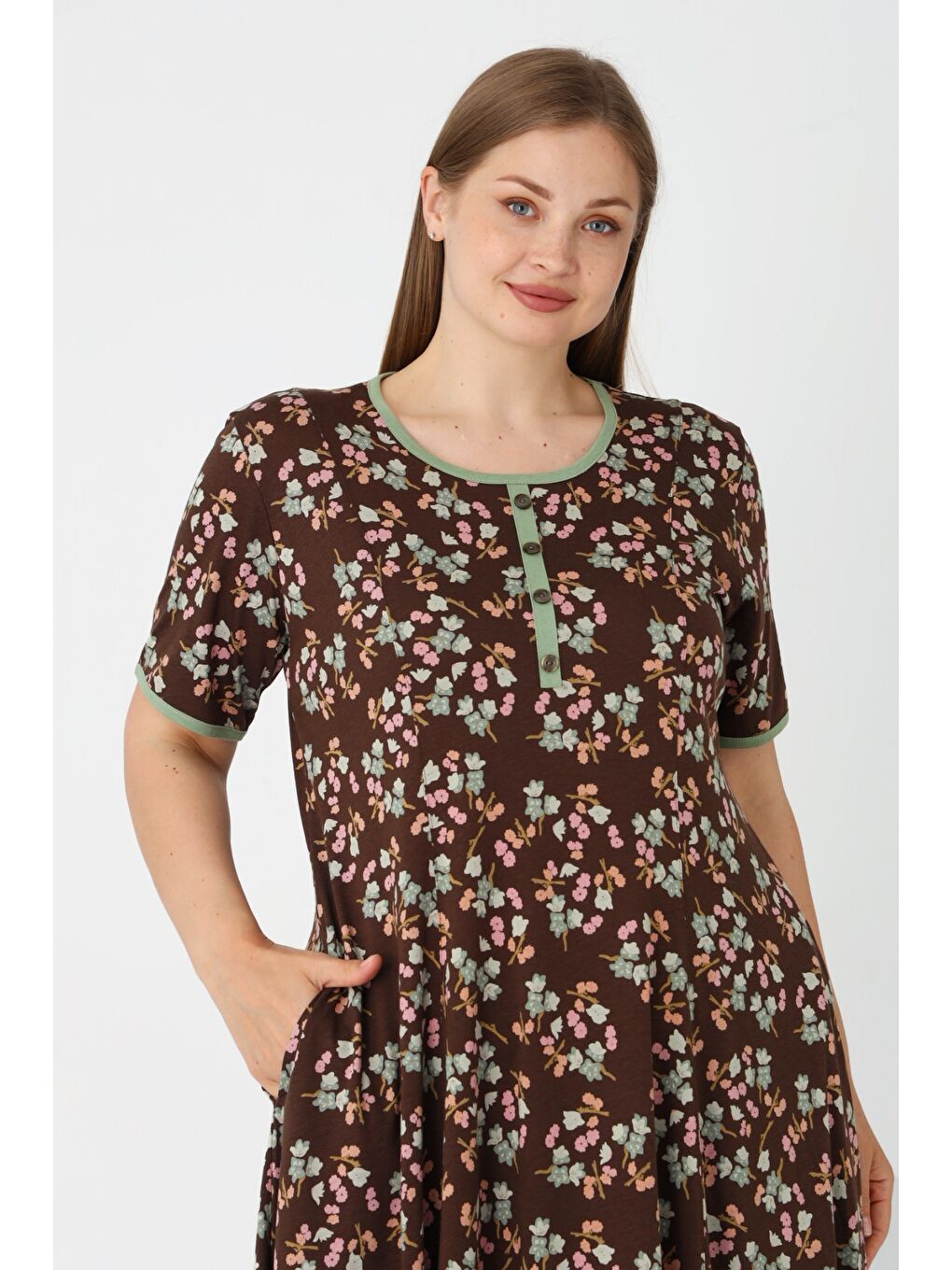Kadın Büyük Beden Kahverengi Pamuklu Biyeli Düğmeli Cepli Kısa Kollu Elbise-2