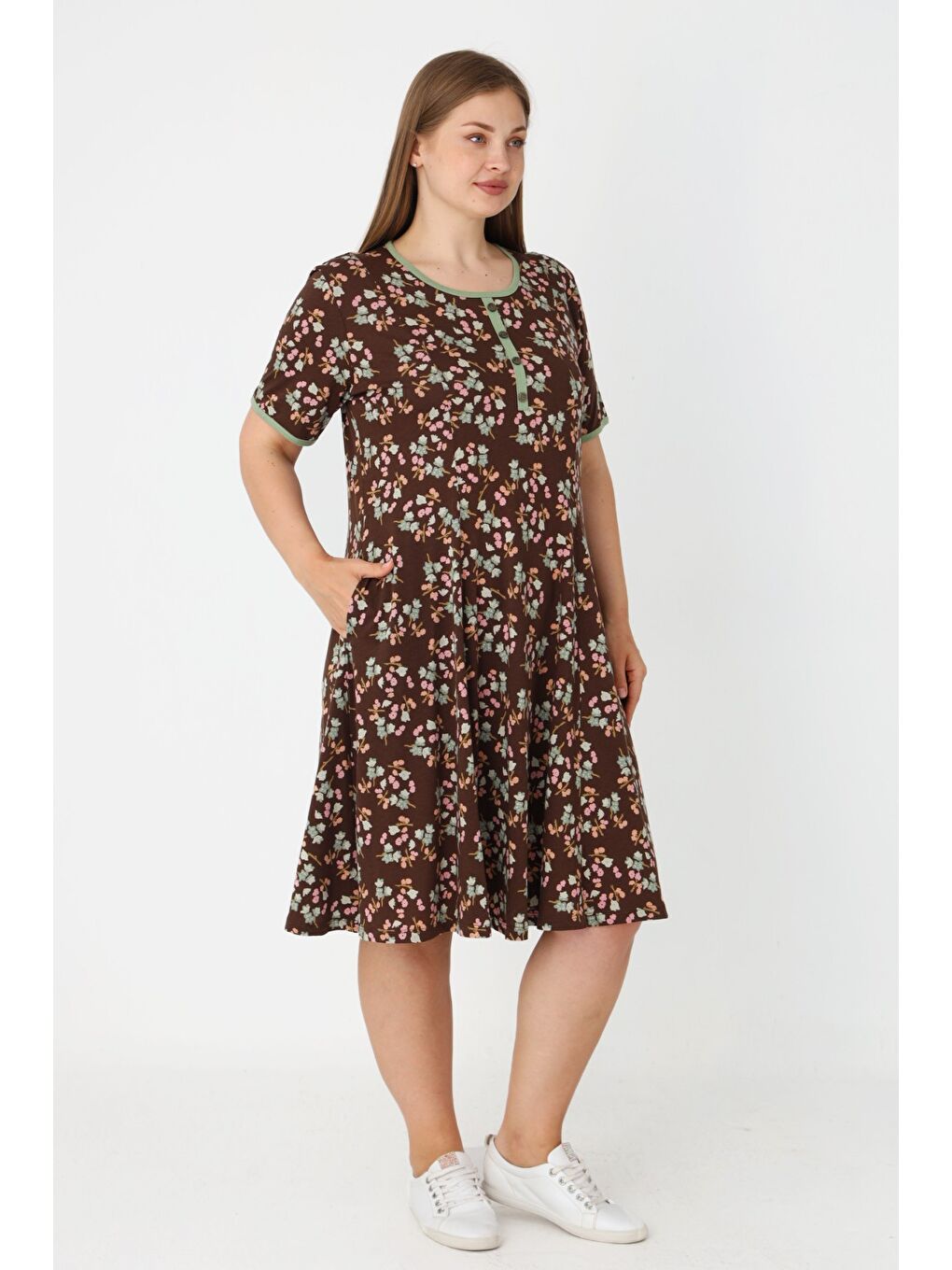 Kadın Büyük Beden Kahverengi Pamuklu Biyeli Düğmeli Cepli Kısa Kollu Elbise-3