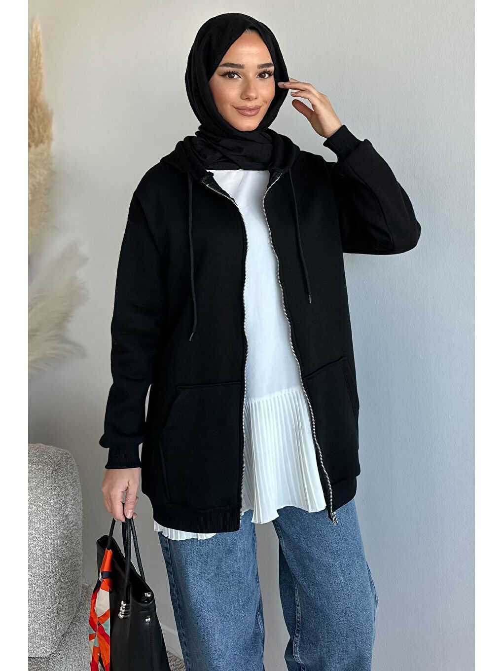 Siyah Kapüşonlu Şardonlu Tesettür Sweatshirt-2