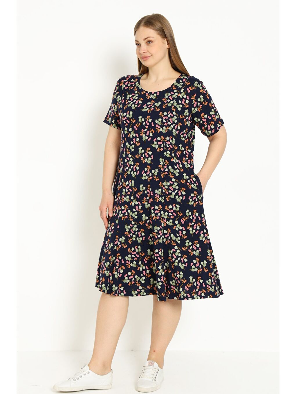 Lacivert Desenli Pamuklu Cepli Kısa Kollu Kadın Büyük Beden Elbise-1