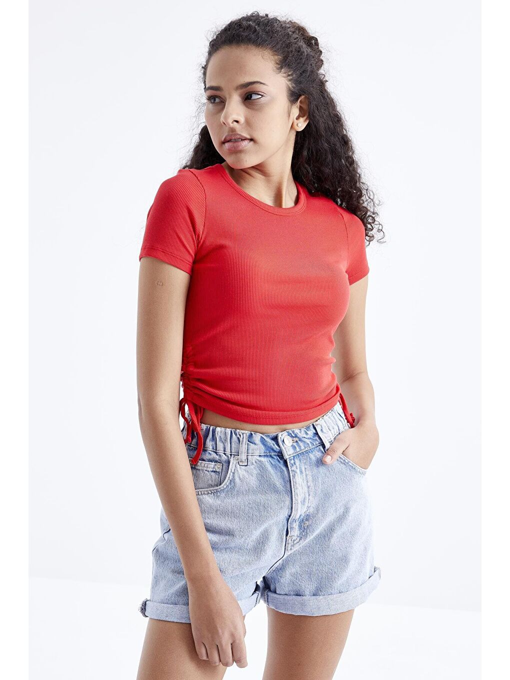 TOMMYLIFE Narçiçeği Nar Çiçeği Basic Yanı Büzgülü O Yaka Kadın Crop Top T-Shirt - 97203 - 2