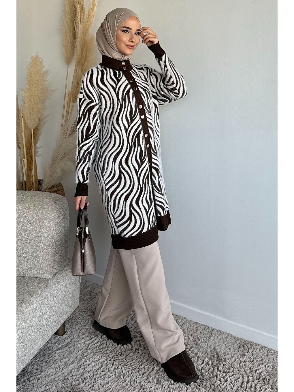 Kahverengi Desenli Angora Tesettür Triko Hırka-3