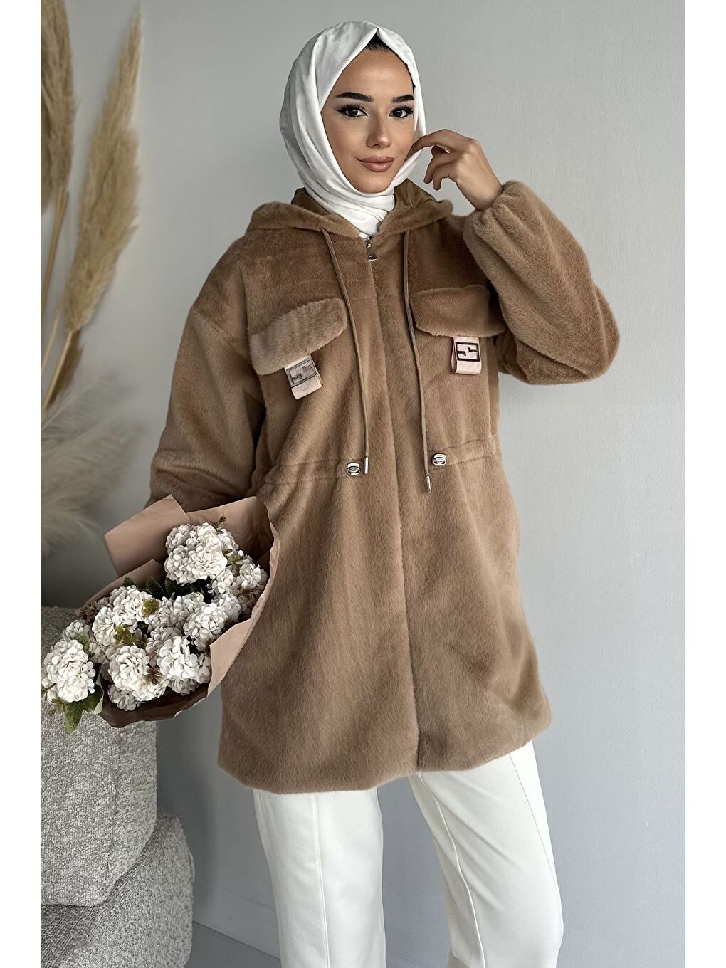 Ekru Gülseli Kadın Kapüşonlu Tesettür Pelüş Mont-1