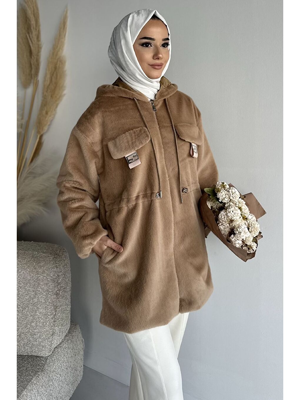 Ekru Gülseli Kadın Kapüşonlu Tesettür Pelüş Mont-3