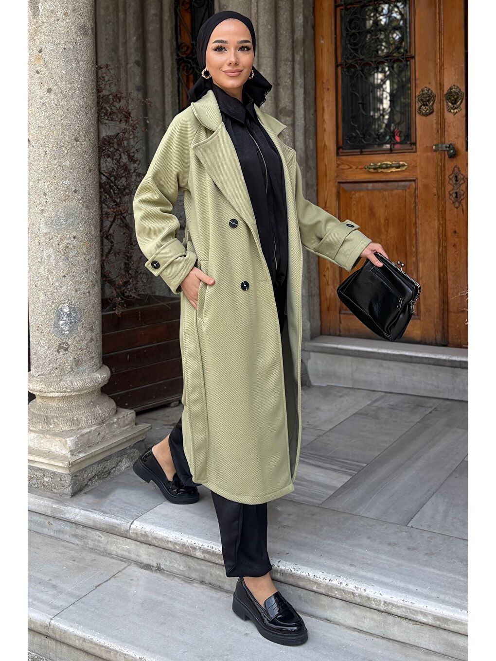 Yeşil Kendinden Desenli Bel Kuşaklı Tesettür Kaban-5