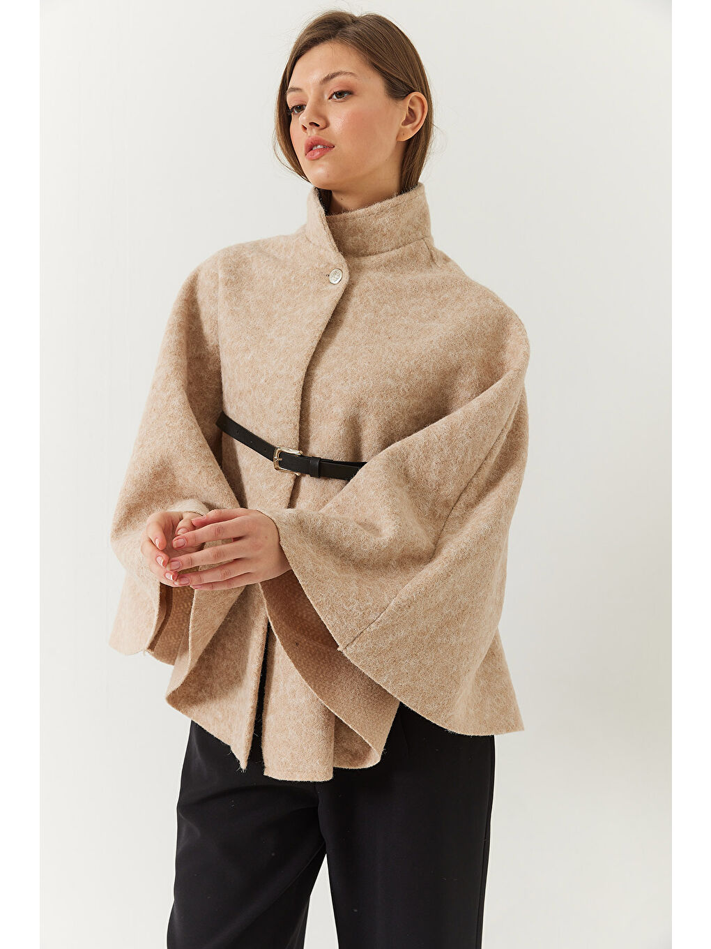 Bej Kadın Dik Yaka Düğmeli Kemer Detaylı Kaşe Pelerin Ceket-2