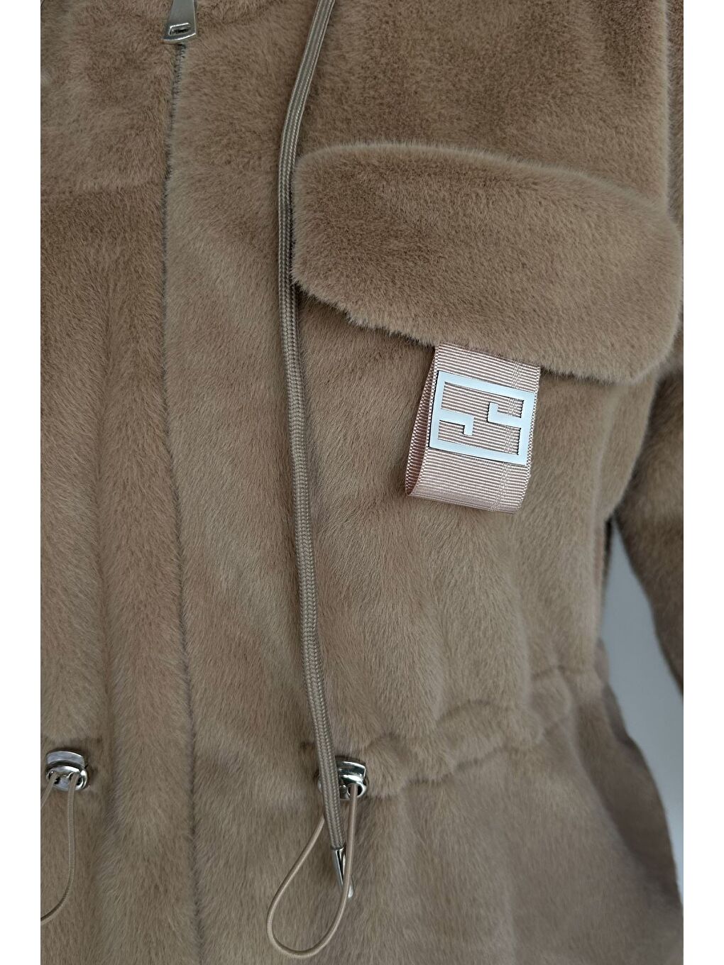 Ekru Gülseli Kadın Kapüşonlu Tesettür Pelüş Mont-9