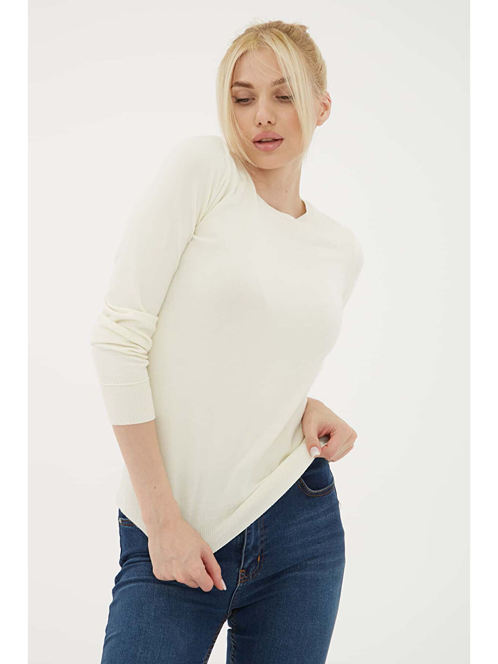 Ekru Regular Fit Bisiklet Yaka Kazak 25K0777K1-1