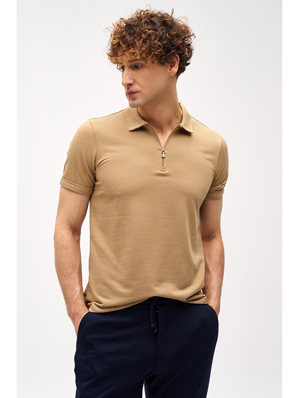 Bej Slim Fit Dar Kalıp Fermuarlı Polo Yaka Düz Kısa Kollu  Tişört