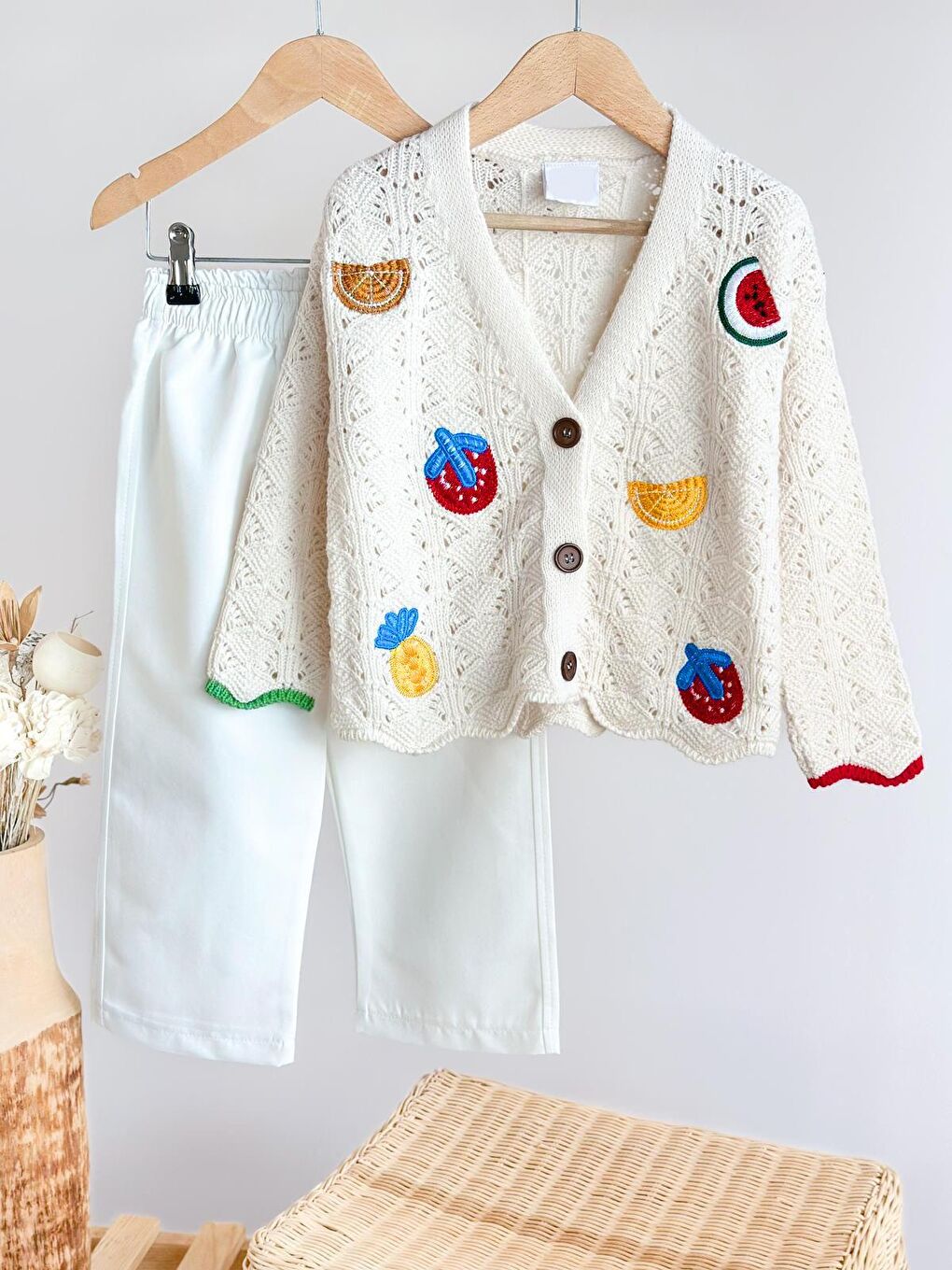 Kız Çocuk Bej Renk Aplike Detaylı Triko Hırka Ve Kanvas Pantolonlu Altüst Takım (2 Parça)-2