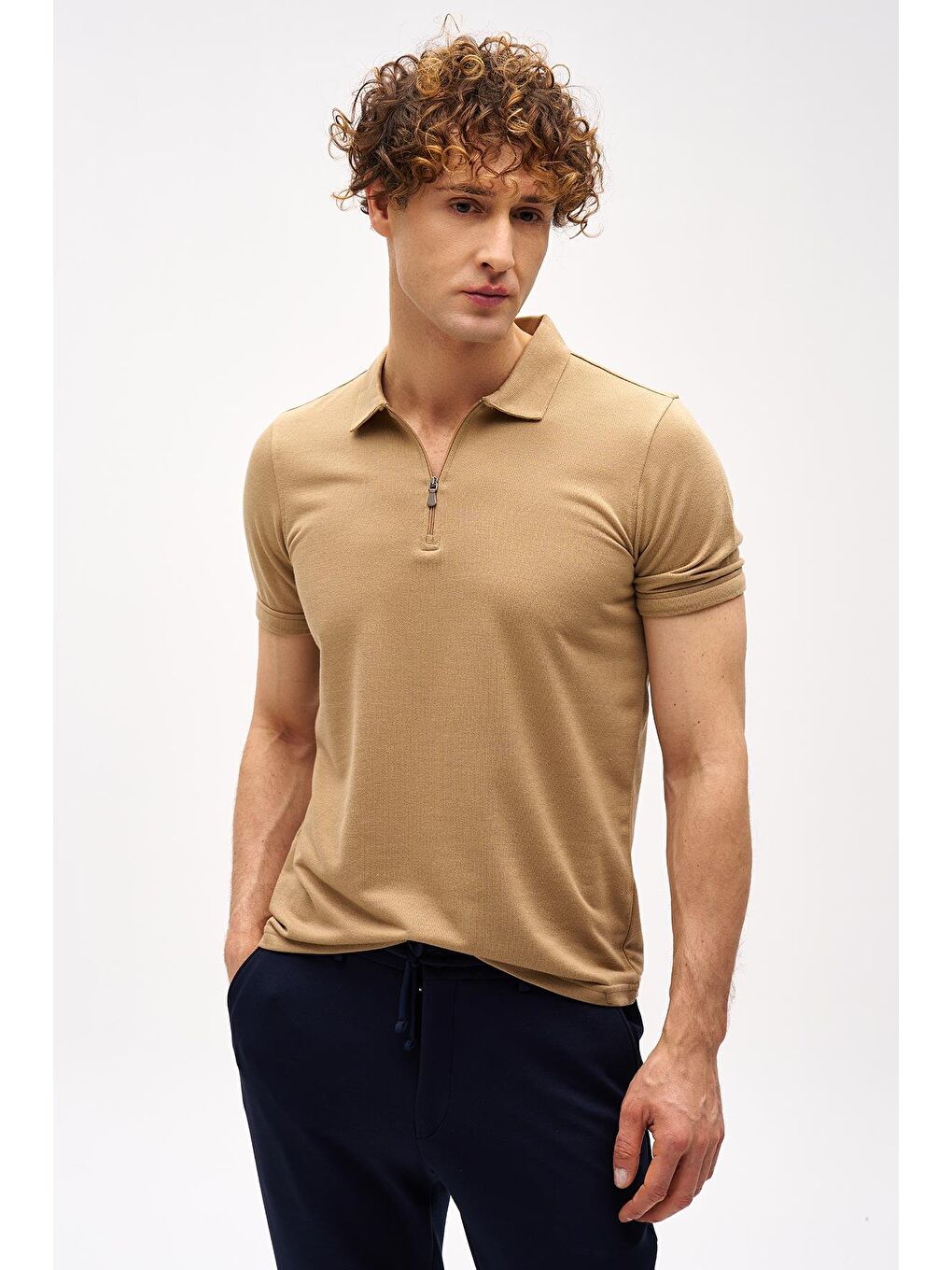 Bej Slim Fit Dar Kalıp Fermuarlı Polo Yaka Düz Kısa Kollu  Tişört-1