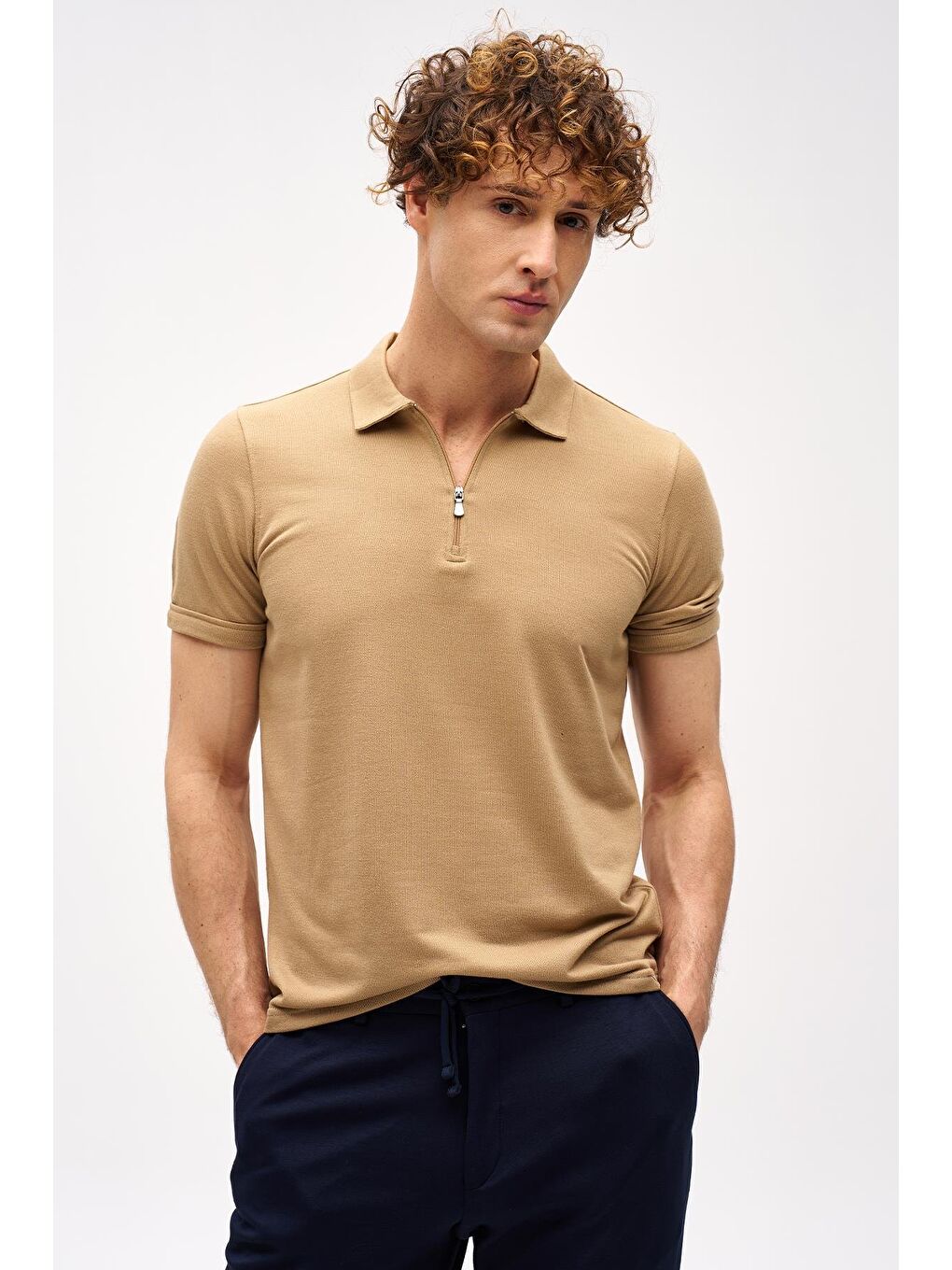 Bej Slim Fit Dar Kalıp Fermuarlı Polo Yaka Düz Kısa Kollu  Tişört-2