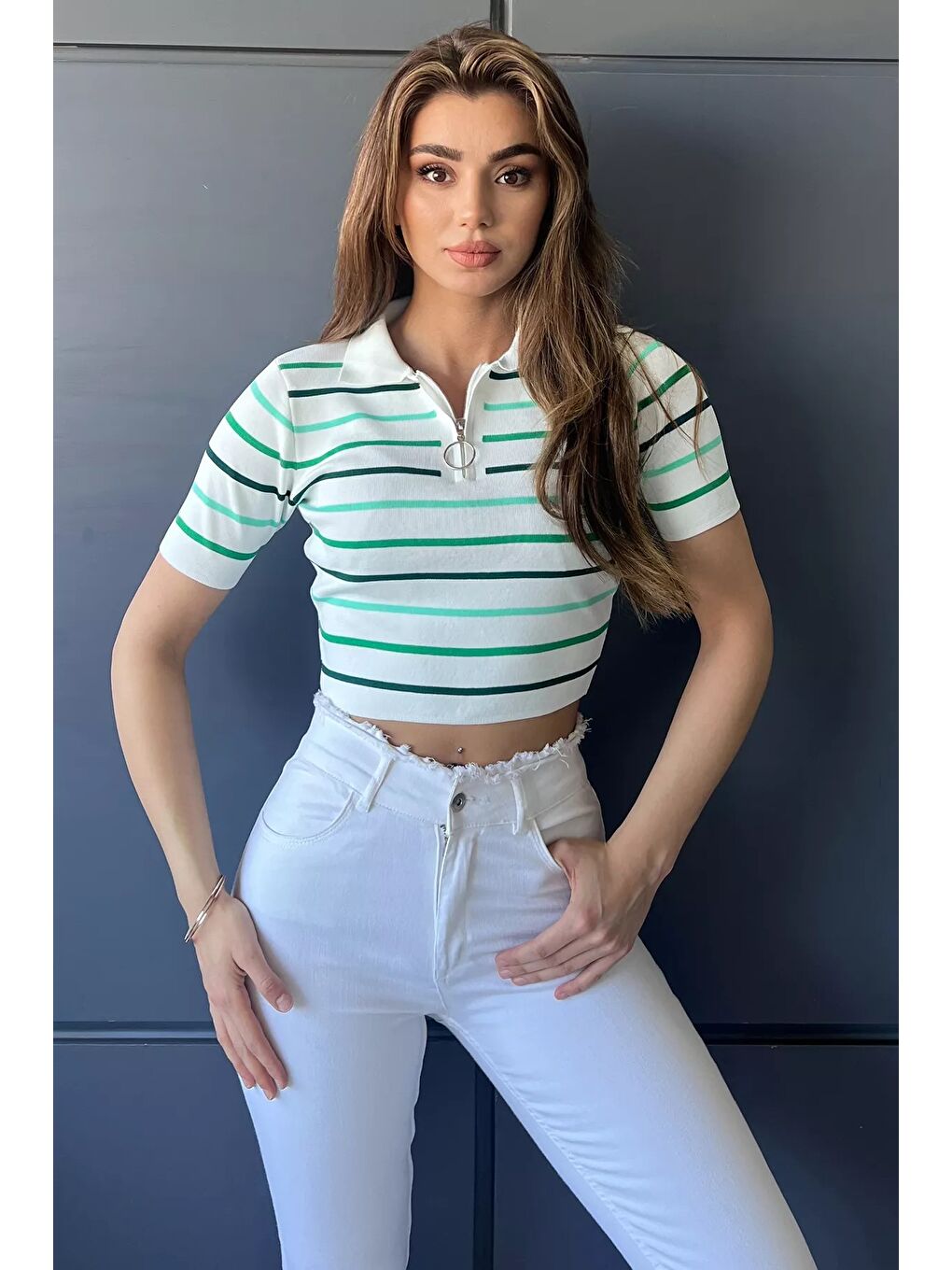 GÜLSELİ Yeşil Çizgili Polo Yaka Crop Top Triko Bluz