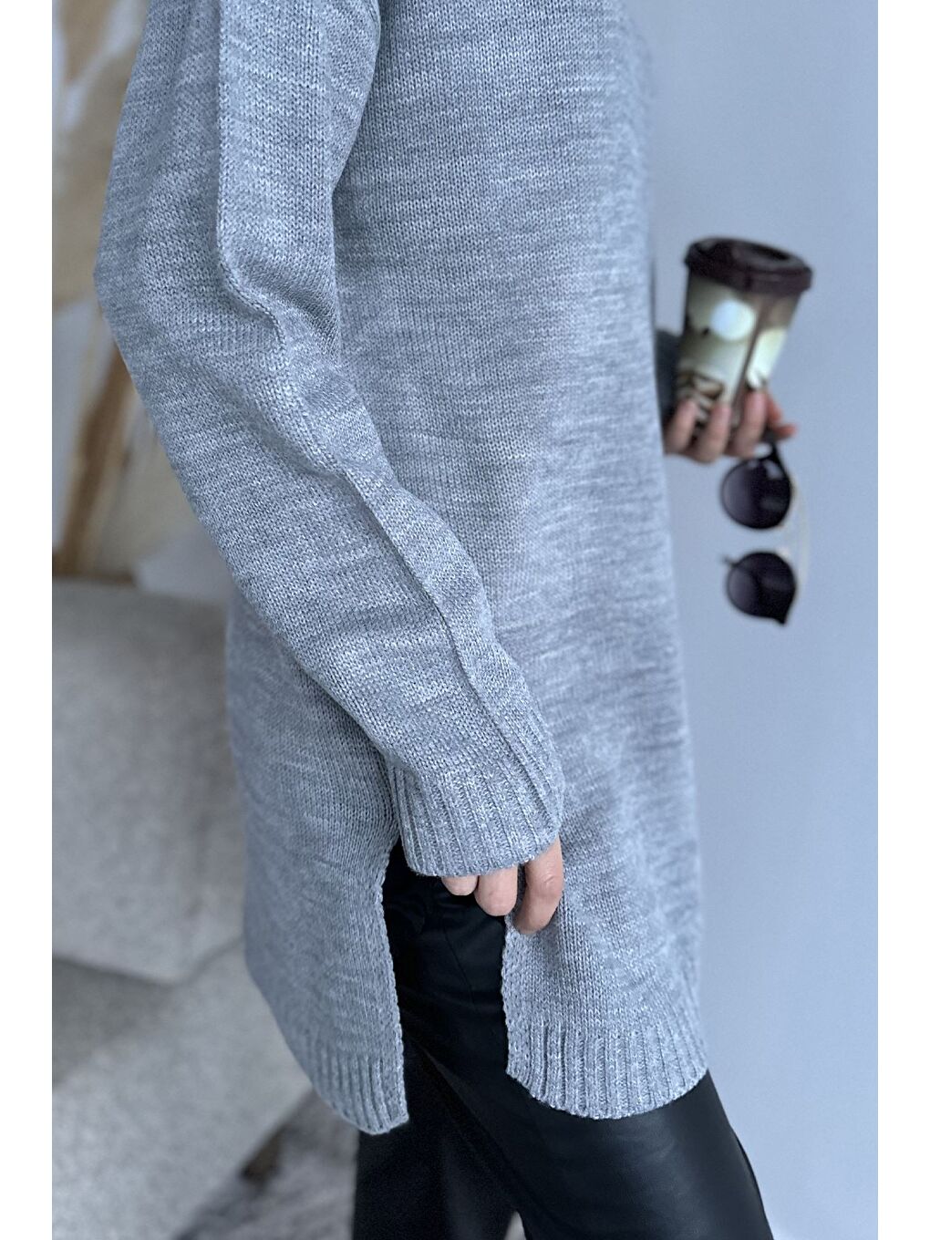 Gri Gülseli Balıkçı Yaka Yırtmaçlı Tesettür Triko Tunik-6