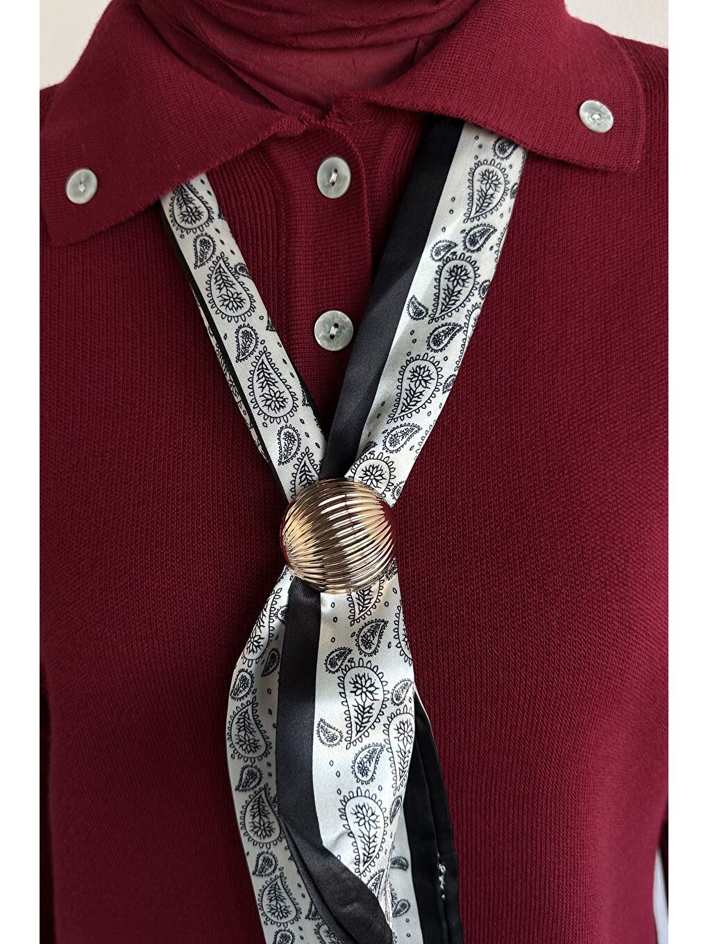 Bordo Gülseli Polo Yaka Fular Aksesuarlı Tesettür Triko Tunik-5