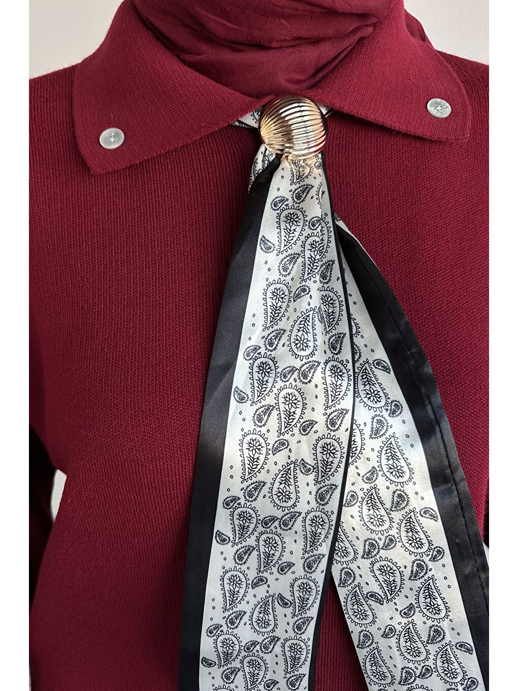 Bordo Gülseli Polo Yaka Fular Aksesuarlı Tesettür Triko Tunik-8