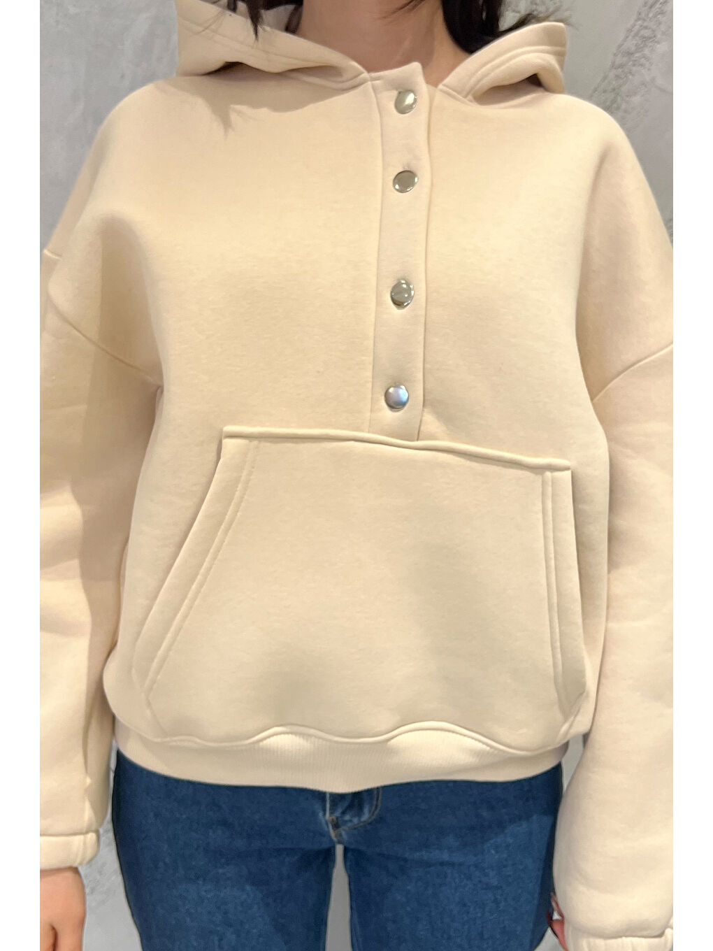 Bej Kadın Şardonlu Kanguru Cepli Düğme Detaylı Sweatshirt-2