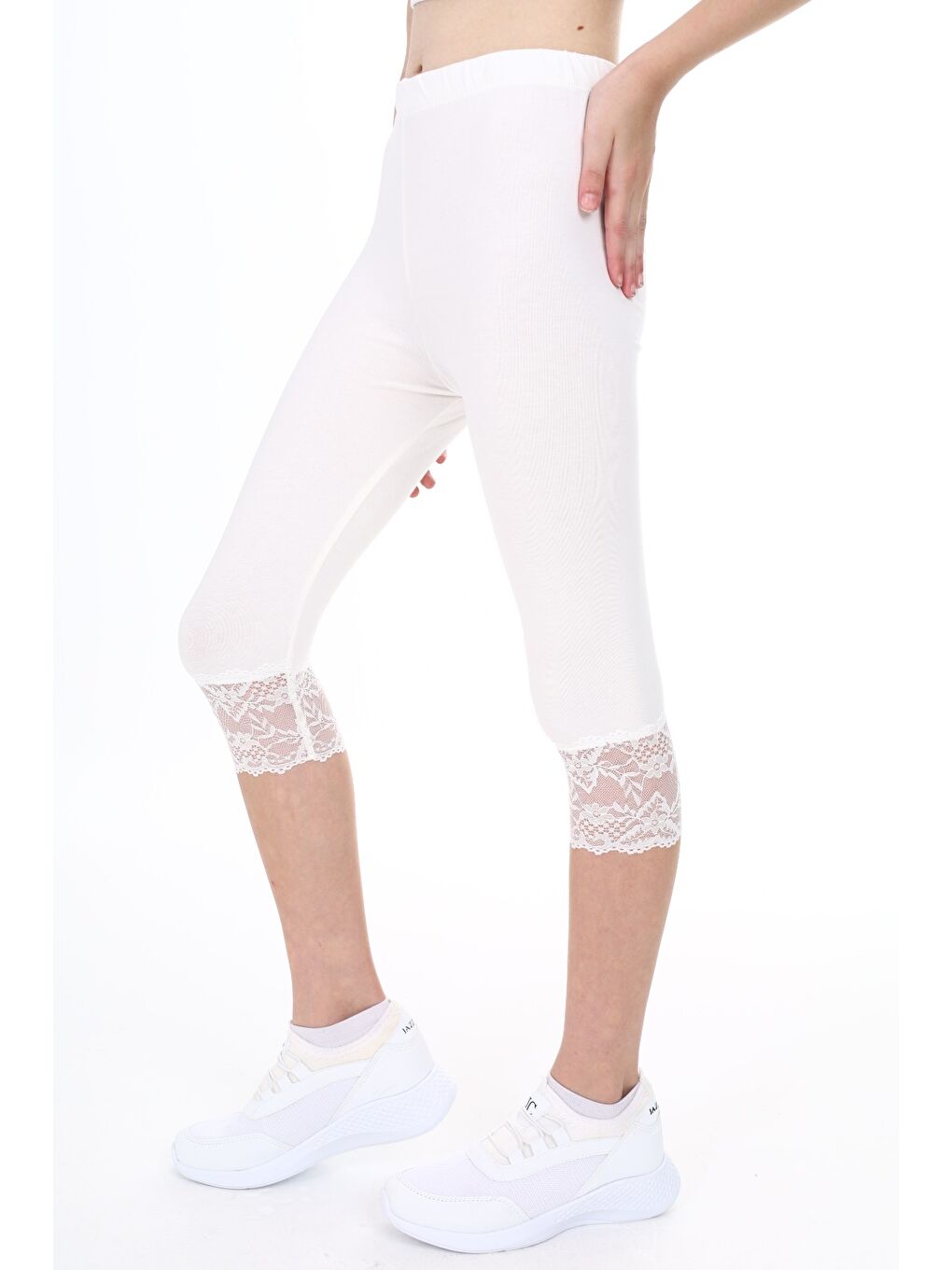 Ekru Kız Çocuk Paça Dantel Detaylı Kapri