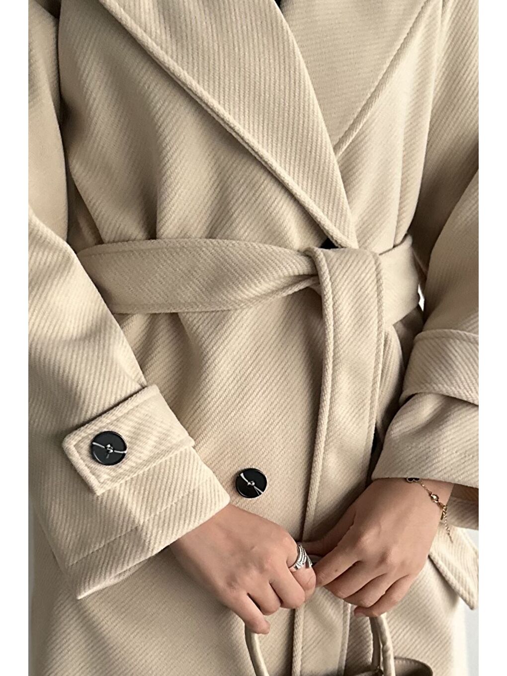 Bej Kendinden Desenli Bel Kuşaklı Tesettür Kaban-7