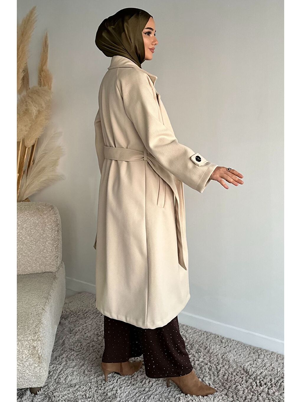 Bej Kendinden Desenli Bel Kuşaklı Tesettür Kaban-9