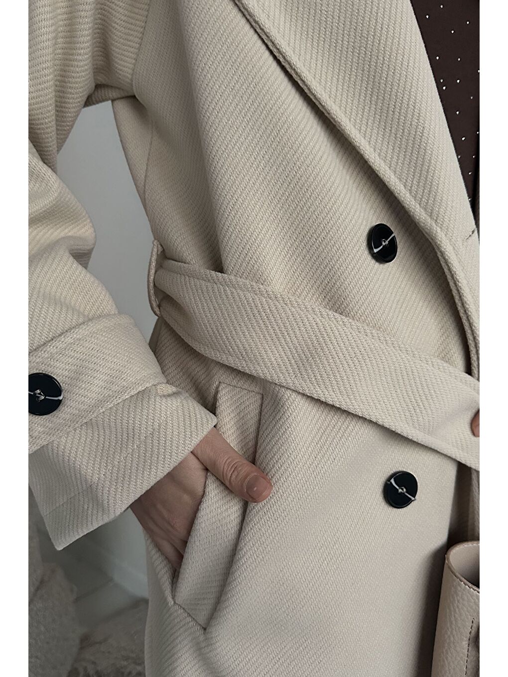 Bej Kendinden Desenli Bel Kuşaklı Tesettür Kaban-10