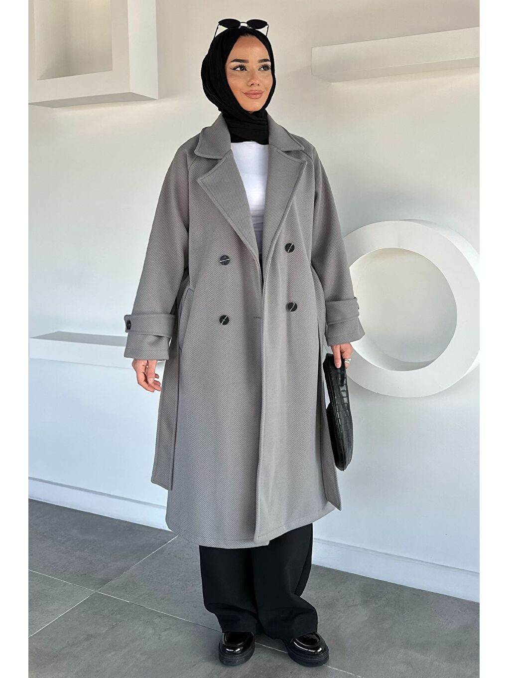 Gri Kendinden Desenli Bel Kuşaklı Tesettür Kaban-2