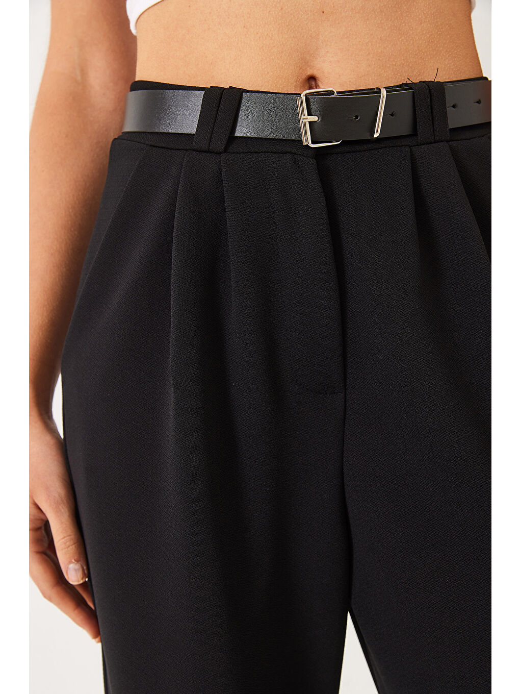 Siyah Kadın Çift Pile Detaylı Kemerli Örme Pantolon-6