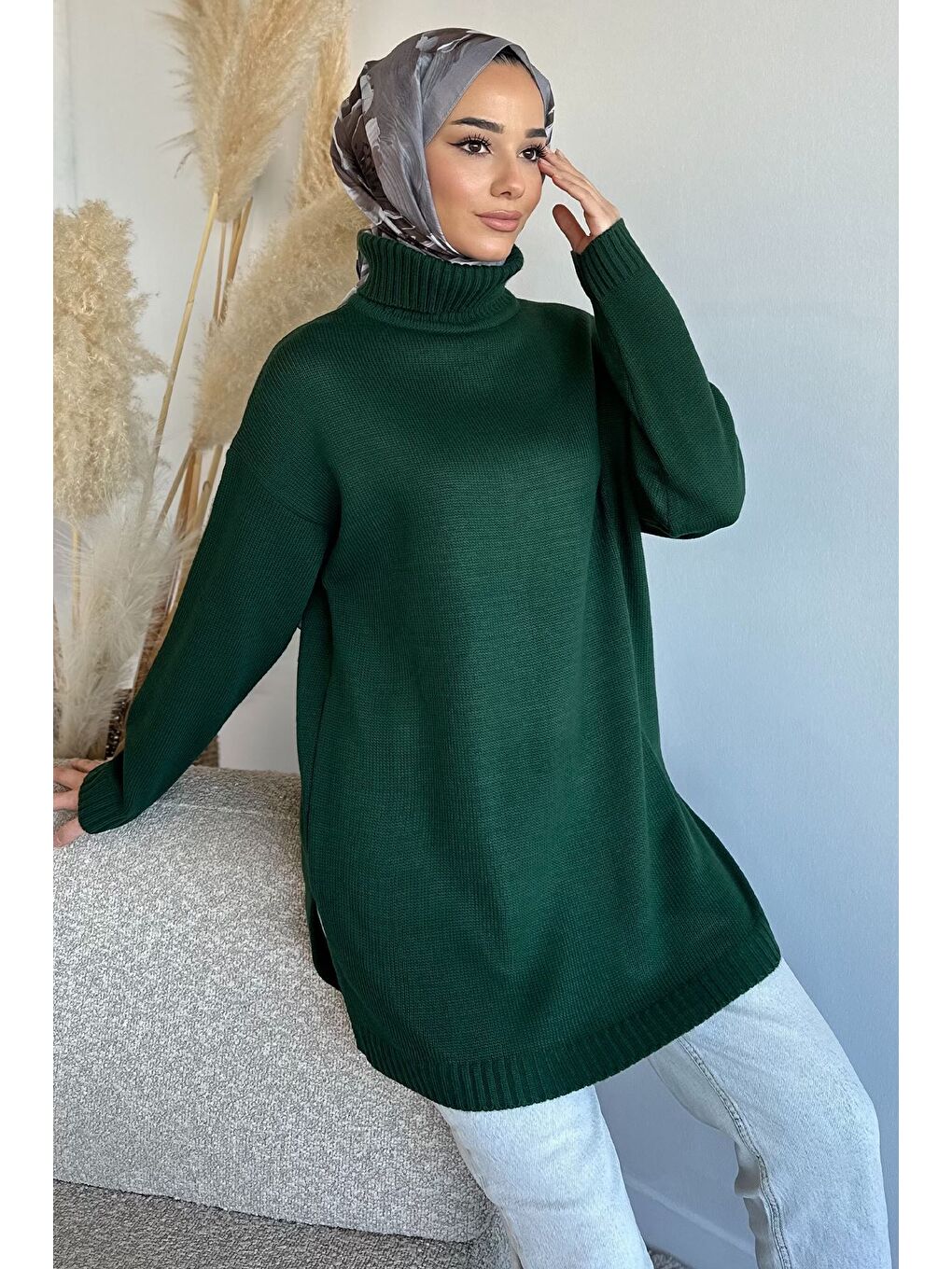 Yeşil Gülseli Balıkçı Yaka Yırtmaçlı Tesettür Triko Tunik-1