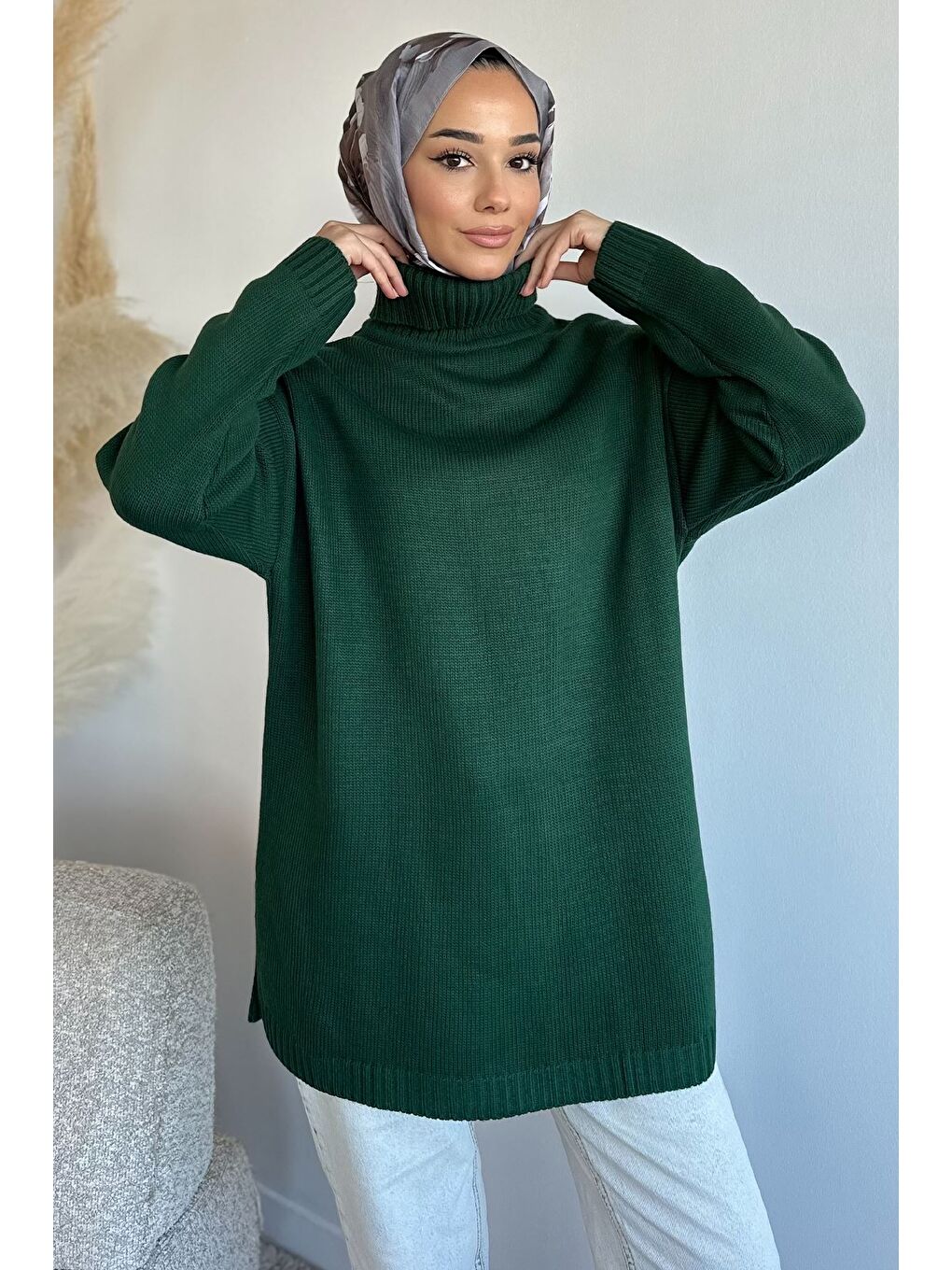 Yeşil Gülseli Balıkçı Yaka Yırtmaçlı Tesettür Triko Tunik-3