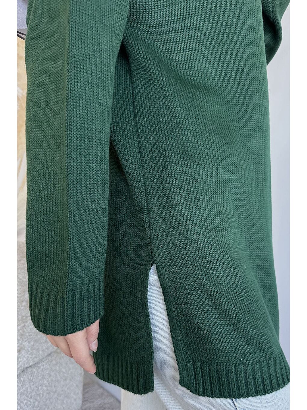 Yeşil Gülseli Balıkçı Yaka Yırtmaçlı Tesettür Triko Tunik-6