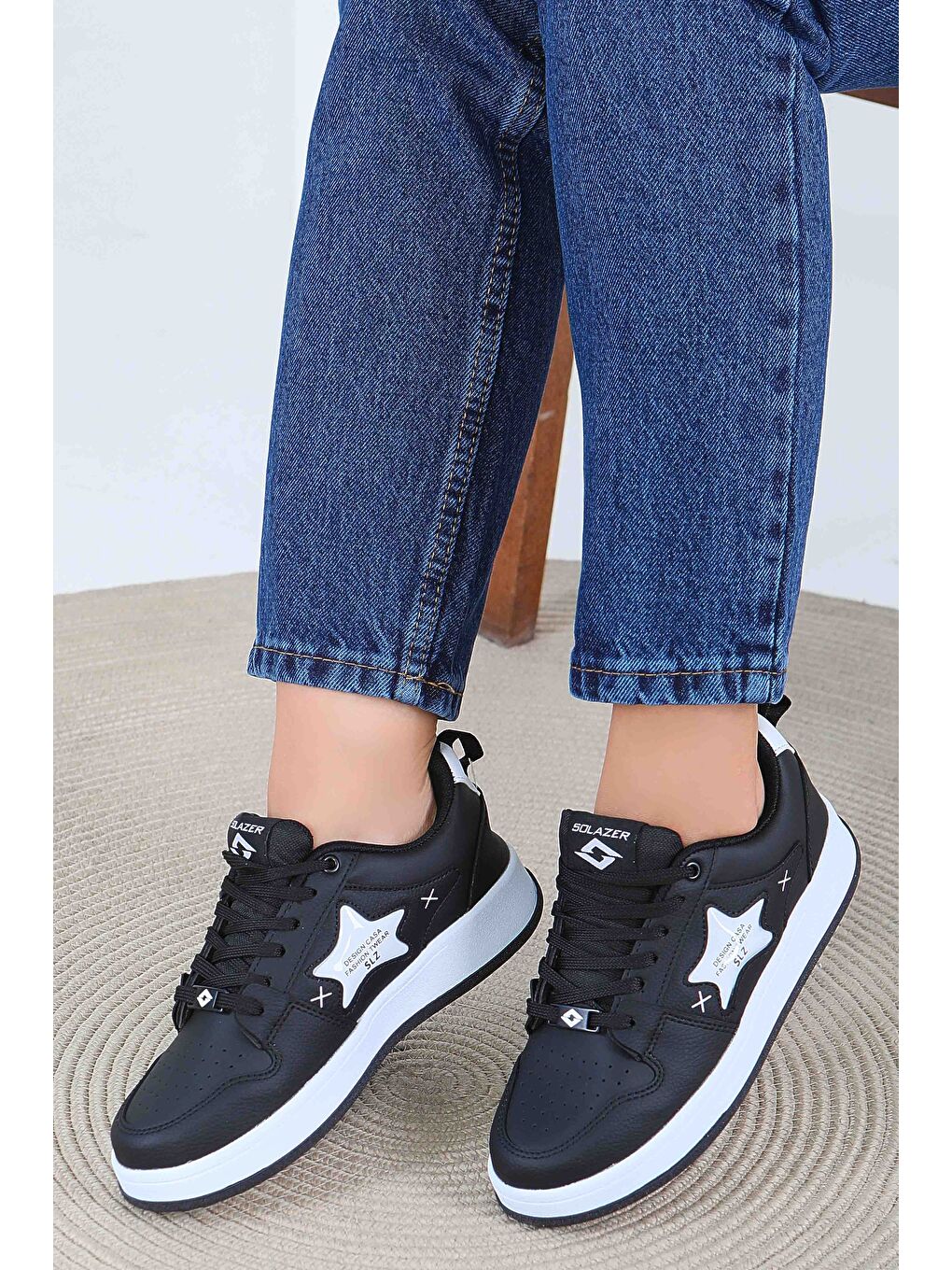 Kadın Siyah Beyaz Spor Ayakkabı - 27560-3