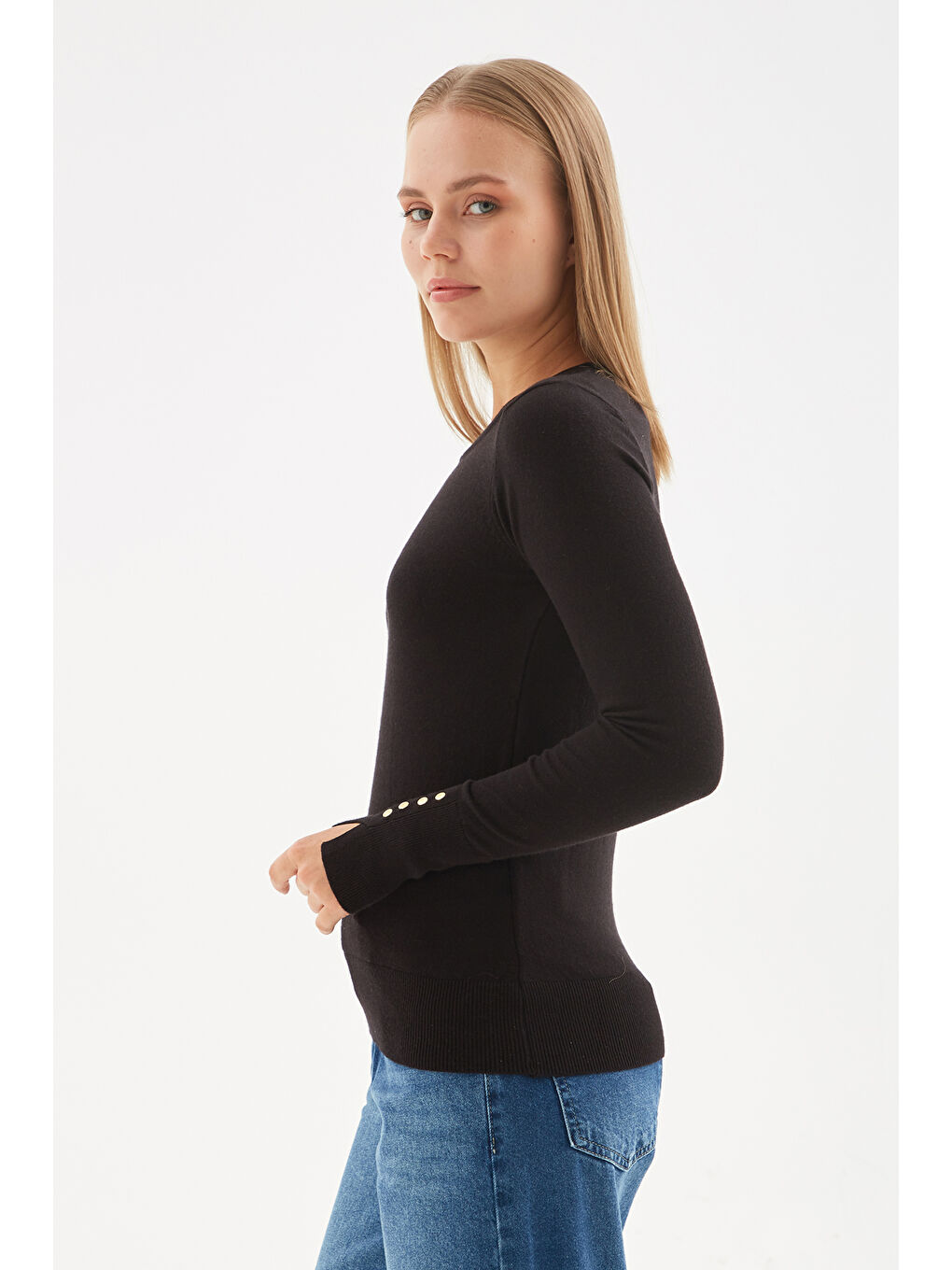 Siyah Regular Fit Bisiklet Yaka Düğme Detaylı Kazak 25K0023K1-2