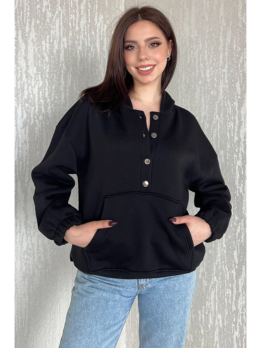 Siyah Kadın Şardonlu Kanguru Cepli Düğme Detaylı Sweatshirt-1