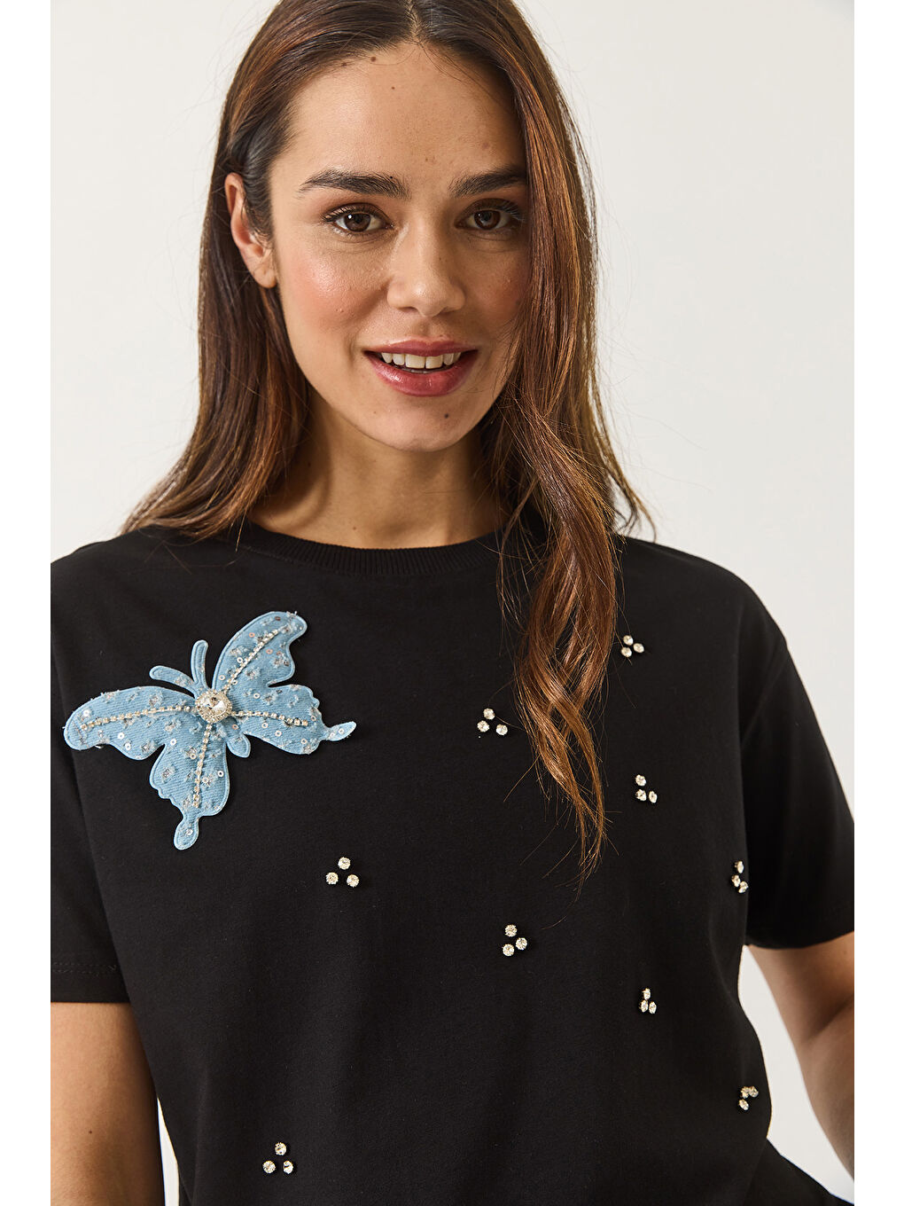 Siyah Kadın Kelebek Aksesuarlı Taş İşlemeli Kısa Kollu T-Shirt-3