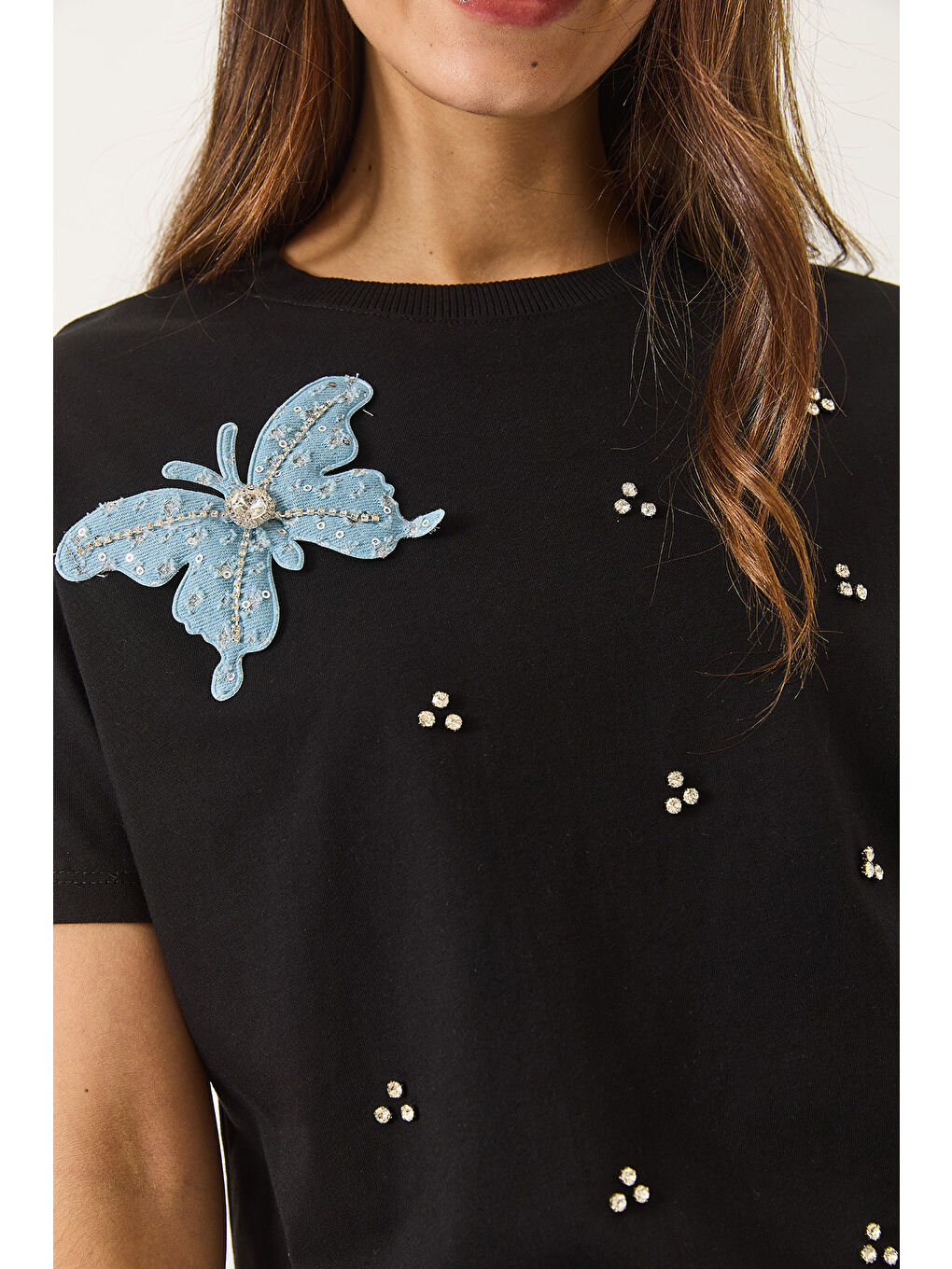 Siyah Kadın Kelebek Aksesuarlı Taş İşlemeli Kısa Kollu T-Shirt-4