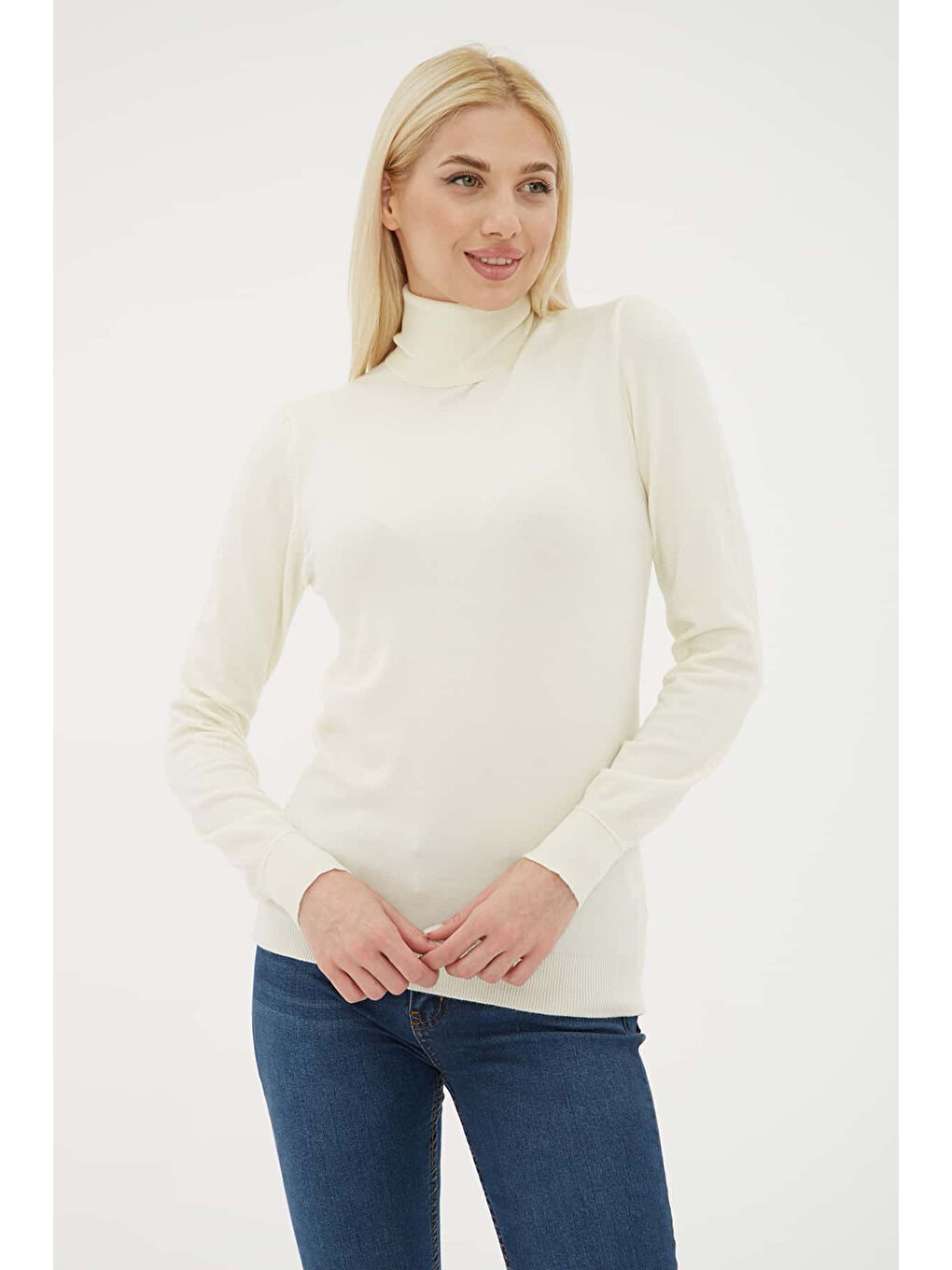 Ekru Regular Fit Balıkçı Yaka Kazak 25K0780K1