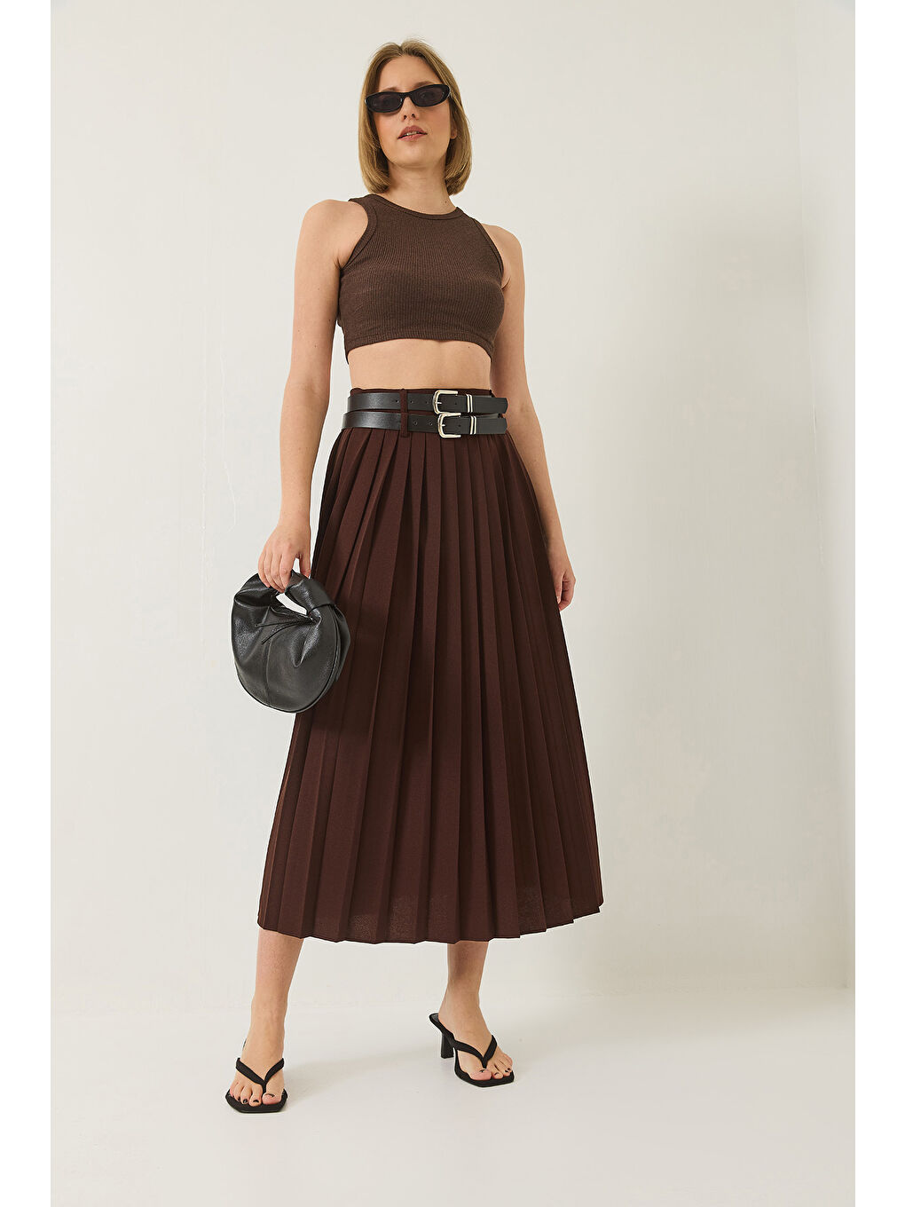 Kahverengi Kadın Çift Kemerli Yırtmaç Detaylı Piliseli Uzun Etek-1