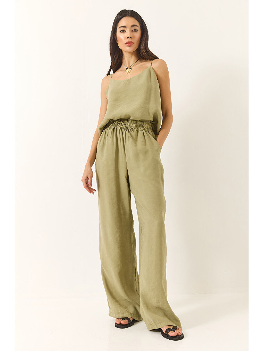 Yeşil Kadın Askılı Dokuma Modal Bluz Pantolon Alt-Üst Takım-1