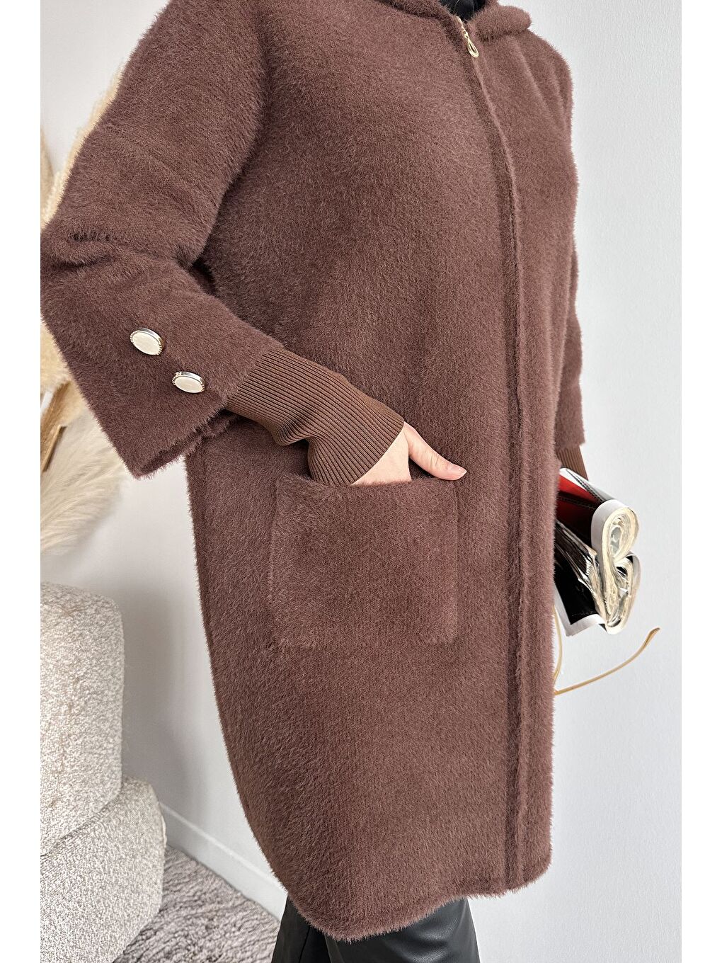 Kahverengi Gülseli Kapüşonlu Çift Cepli Ön Fermuarlı Tesettür Triko Hırka-7