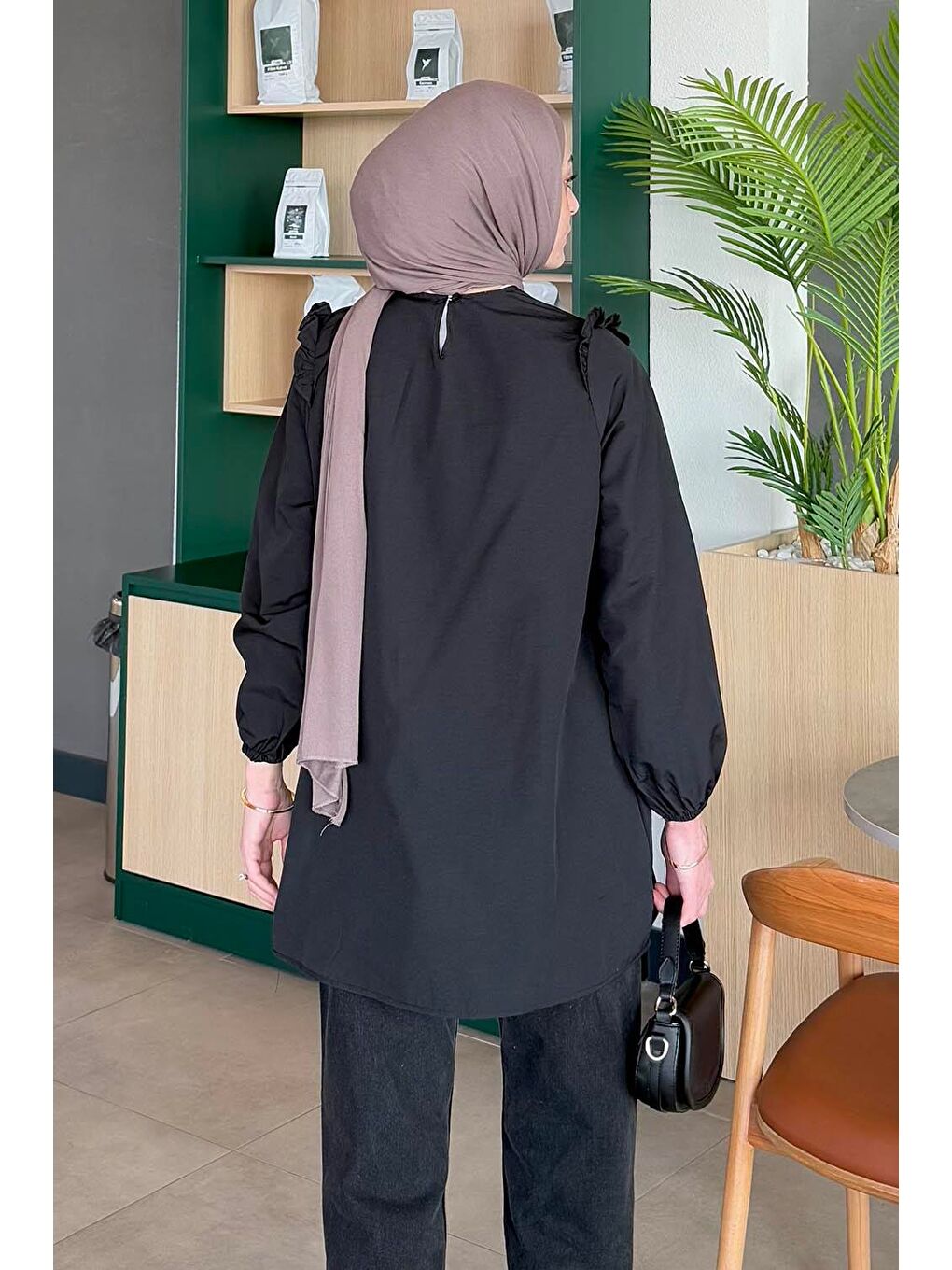 Bisiklet Yaka Omuz Fırfırlı Tunik Siyah-2