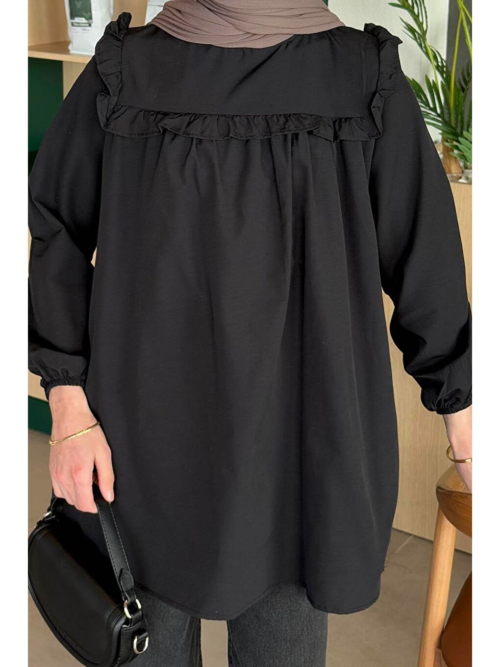 Bisiklet Yaka Omuz Fırfırlı Tunik Siyah-3