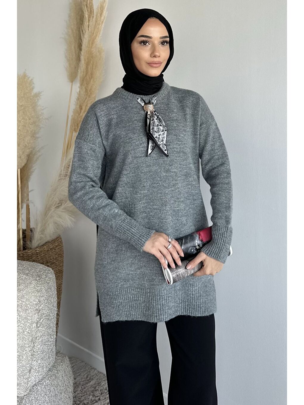 Gri Bisiklet Yaka Fularlı Tesettür Triko Tunik-1